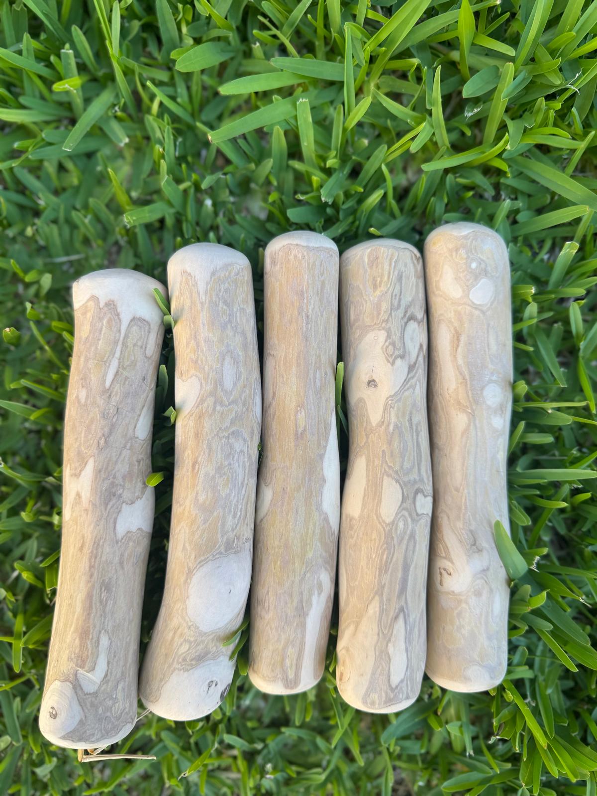 The "Bush-Stick" Wood Logs provide a natural, durable chewing solution for dogs who crave the satisfaction of sticks without the hazards. Sustainably sourced and meticulously smoothed to eliminate splinters, these logs deliver extended chewing enjoyment while remaining completely chemical-free. Ideal for dogs prone to picking up sticks on walks, they offer a safer, controlled alternative that supports healthy chewing behaviour and keeps your dog engaged for hours.